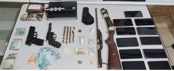 Homens são presos com armas de fogo, munições e drogas em Penápolis.