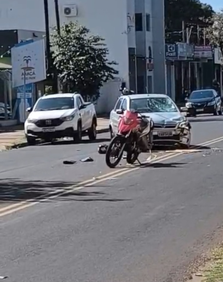 Acidente na Avenida Mário Covas deixa motociclista ferido