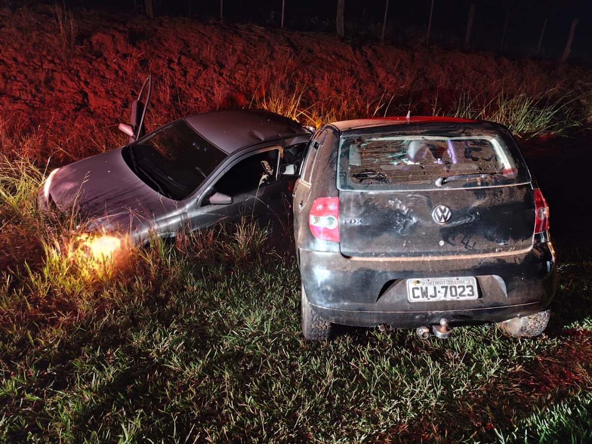 Motorista com sinais de embriaguez bate em carro na vicinal de Major Prado.