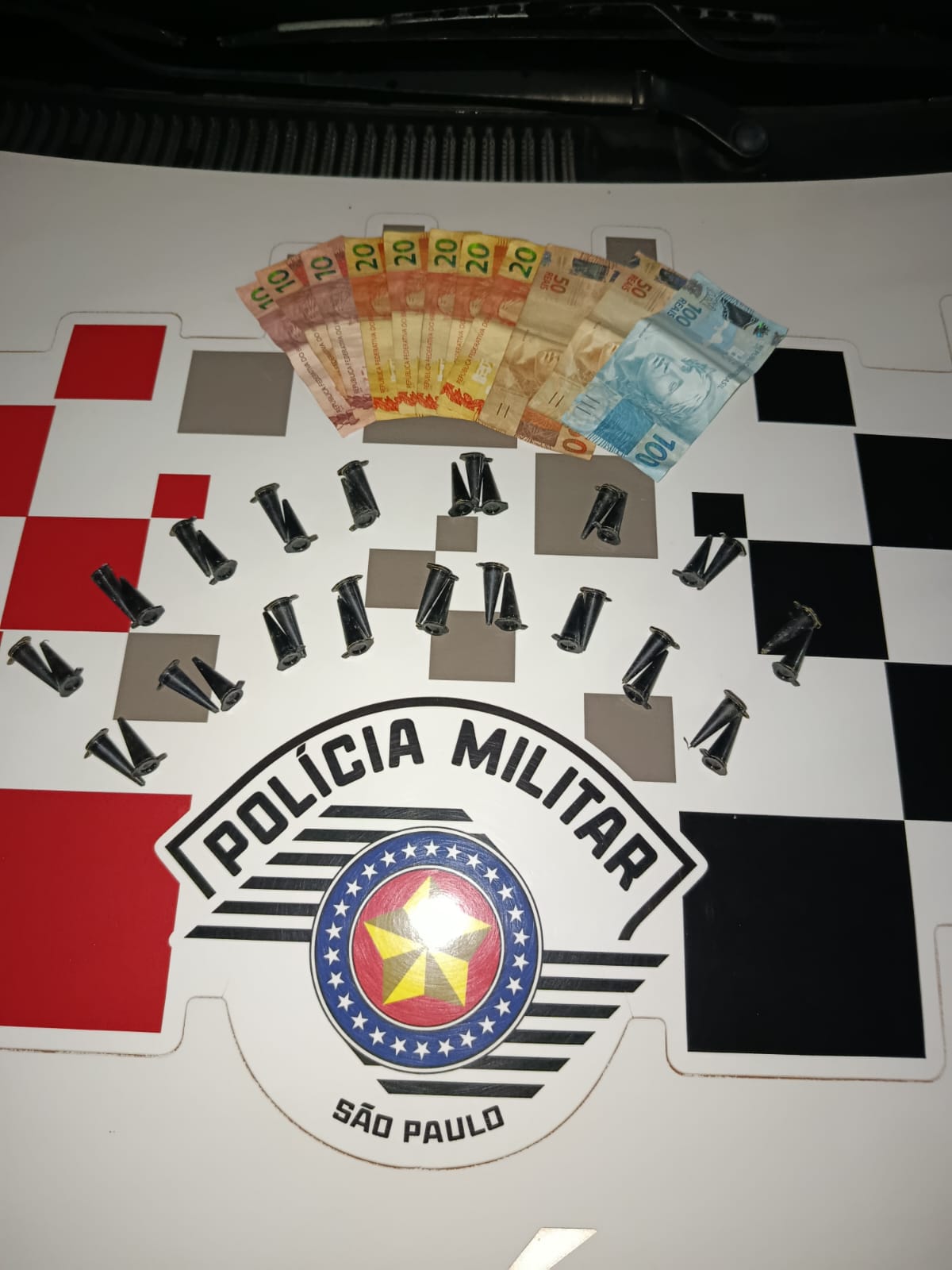 Menor é apreendido na prática de tráfico de drogas no bairro Água Branca