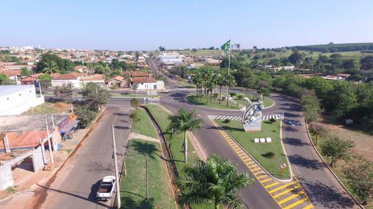Corte solidário em Aracanguá