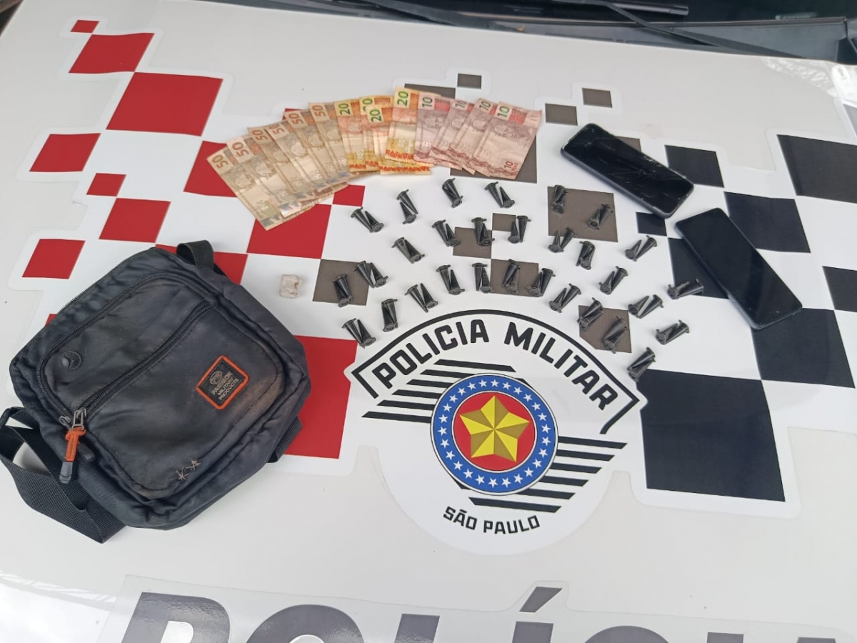 Polícia Militar apreende menor e prende homem por tráfico de drogas em Araçatuba