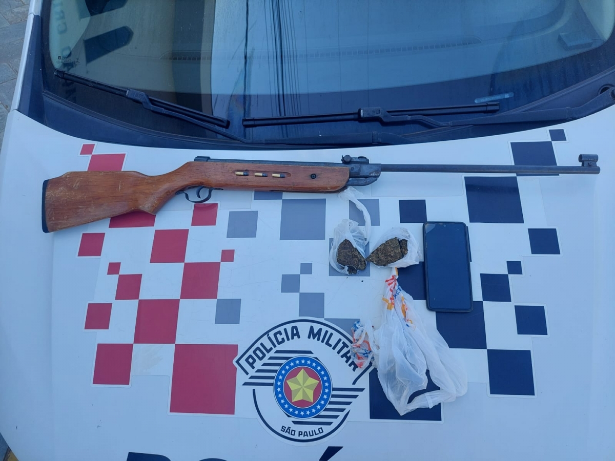 Polícia Militar apreende drogas e arma em Auriflama