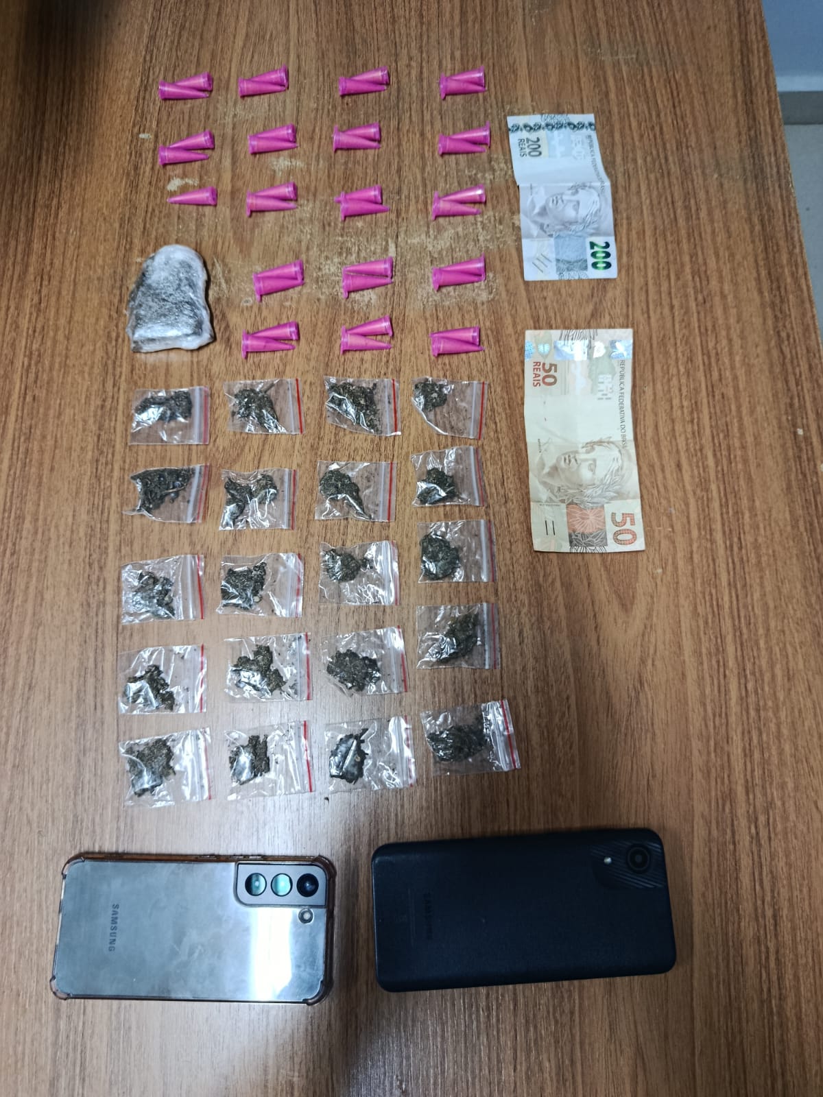 Polícia Militar prende traficante no bairro Porto Real