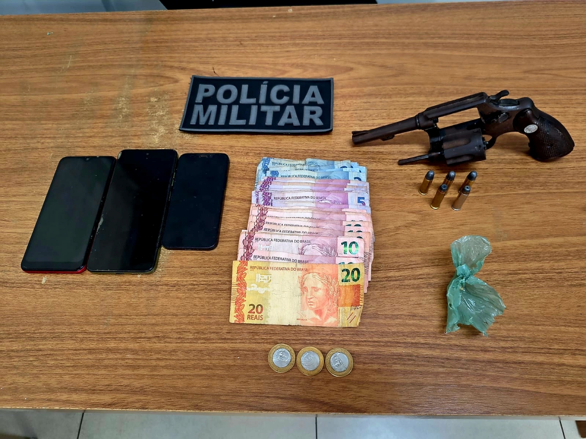 Mãe denuncia filho com arma, munições e drogas para a Polícia Militar