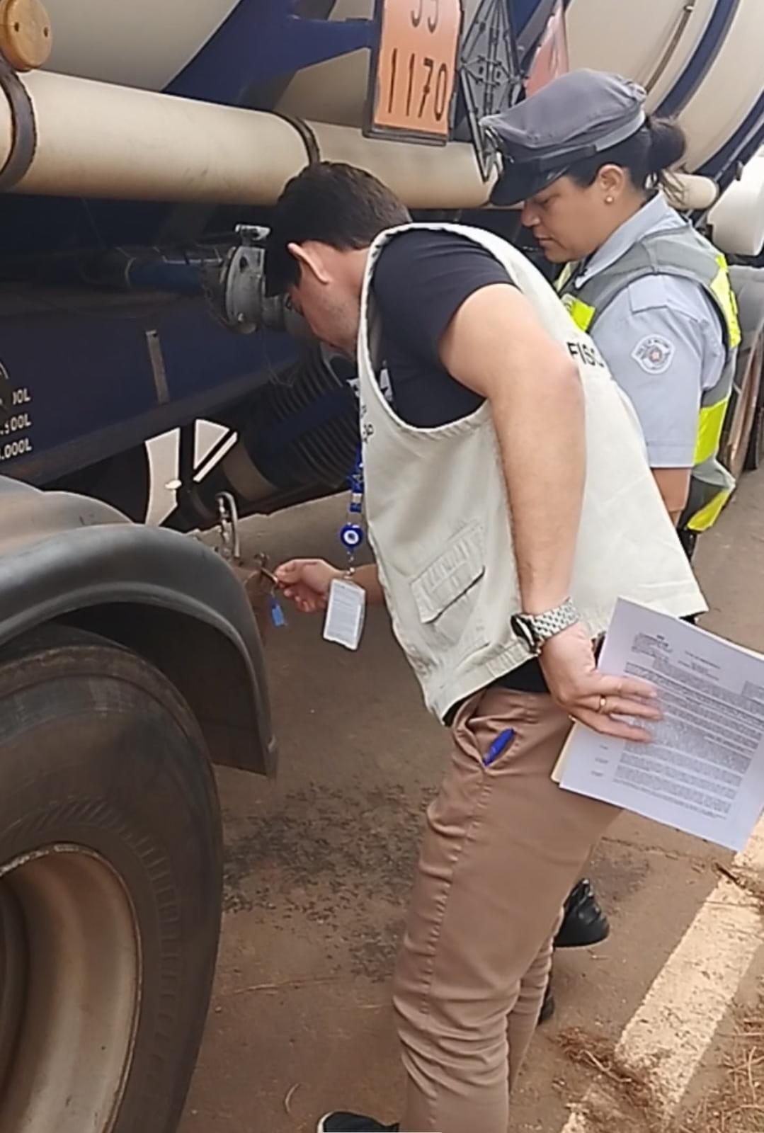 POLICIAMENTO Rodoviário e IPEM-SP Fiscalizam Transportes de Produtos Perigosos
