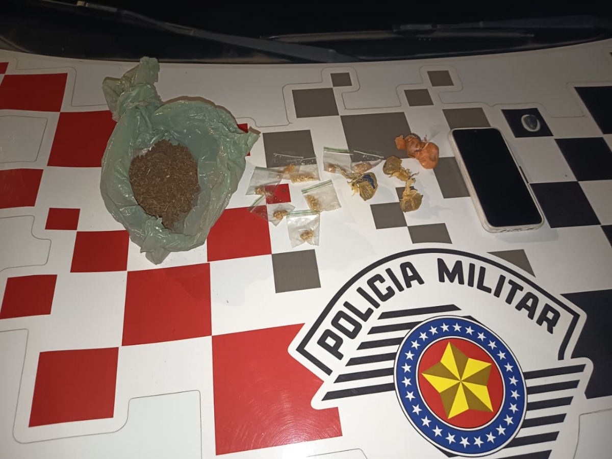 Polícia prende homem por violência doméstica e tráfico de drogas