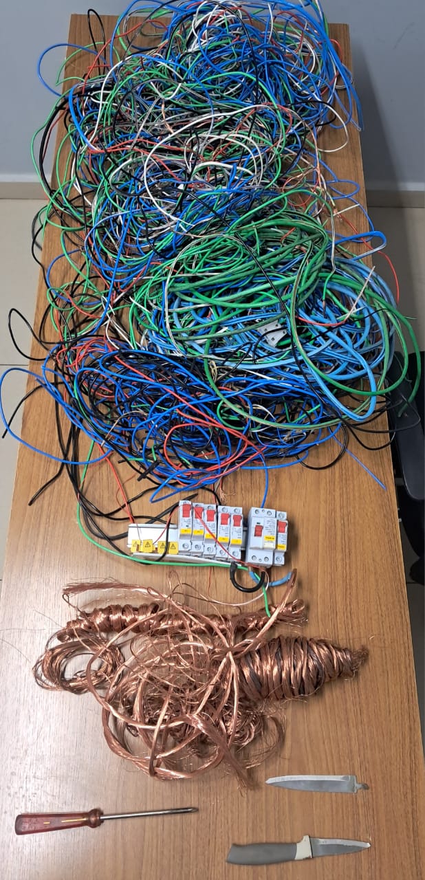 Polícia prende dupla por furto de fios no bairro Silvio Venturoli, em Araçatuba