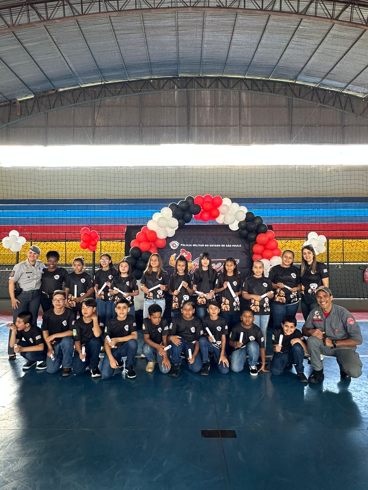 Formatura do PROERD reúne comunidade estudantil em Mirandópolis.
