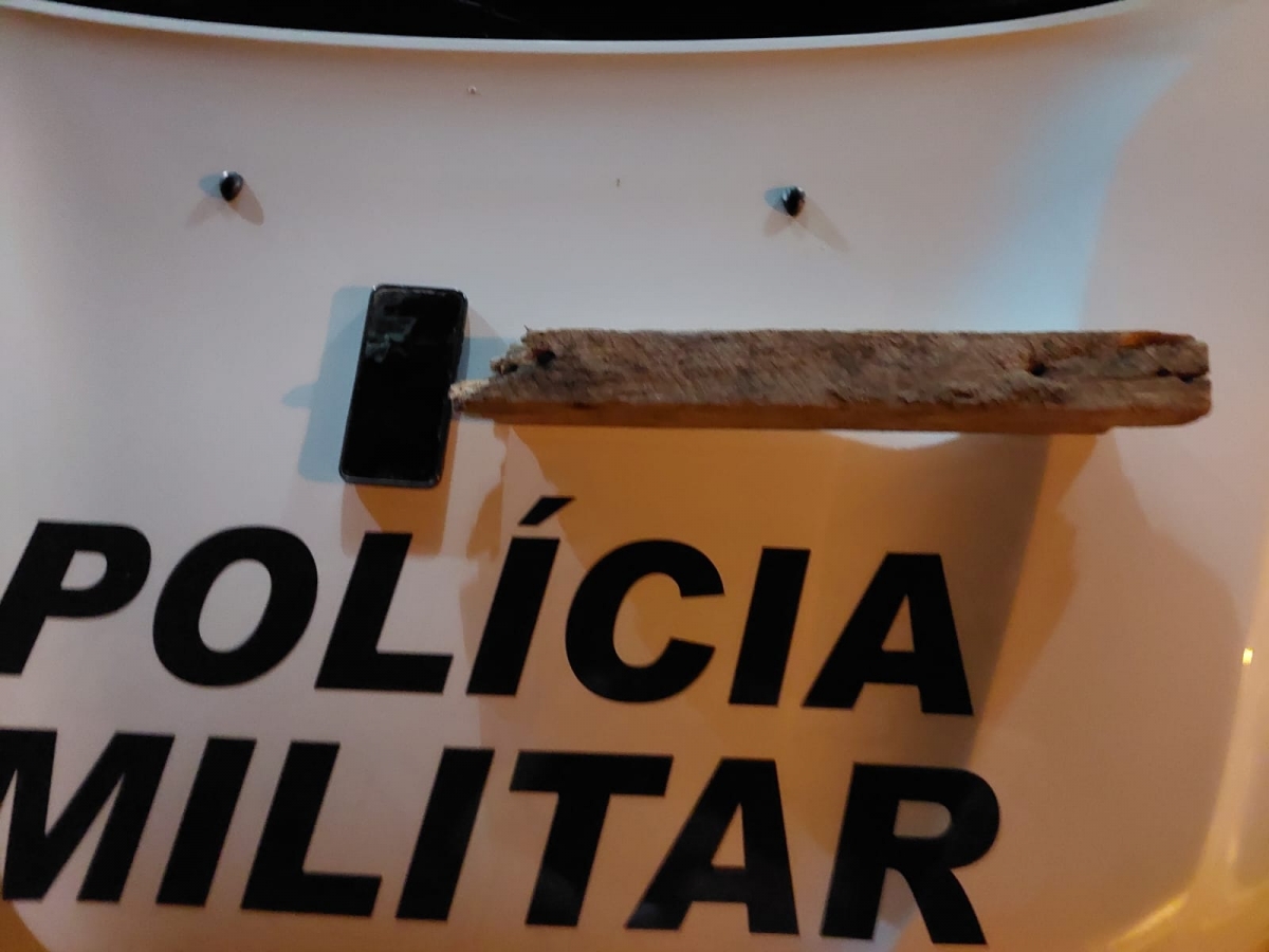 Homem rouba carro, agride vítima e é preso pela PM
