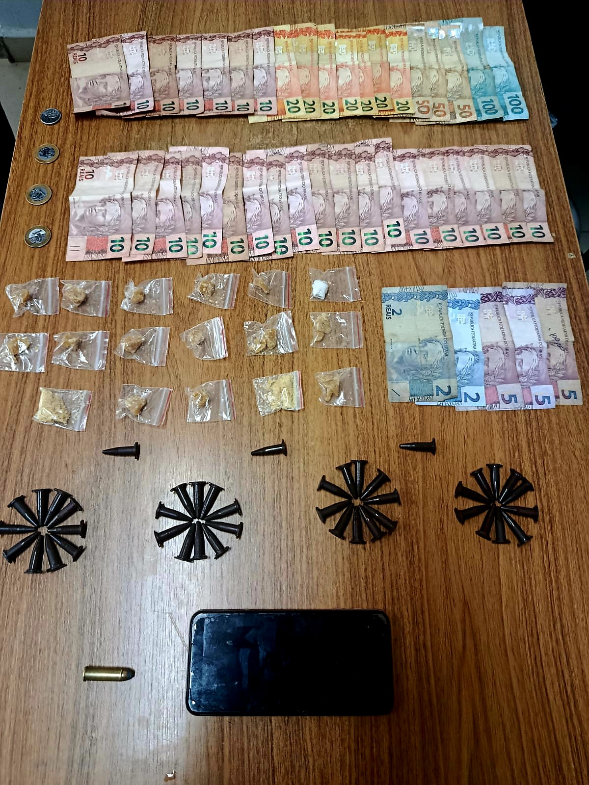 Polícia prende outro traficante no bairro São José e menor é apreendido