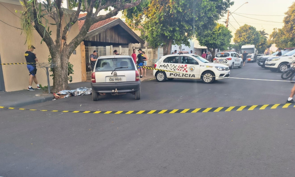 Homem é esfaqueado e autor é morto a tiros