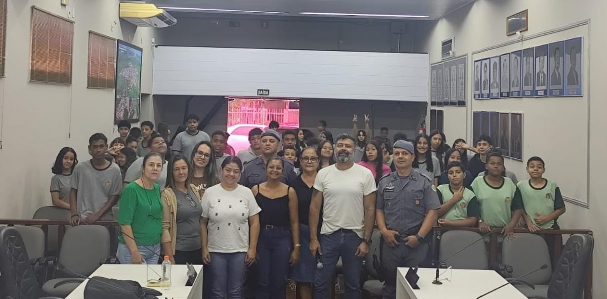 Palestra da Polícia Militar em parceria com o Prefeito Luizão de Santo Antônio do Aracanguá conscientiza centenas de jovens contra o bullying.