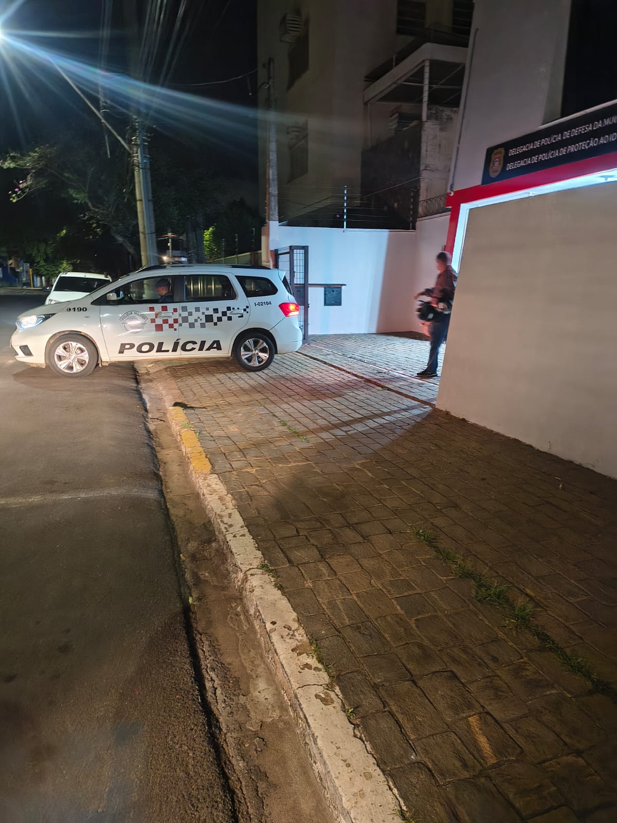 Menina de 10 anos mantida em cativeiro é encontrada em Araçatuba.