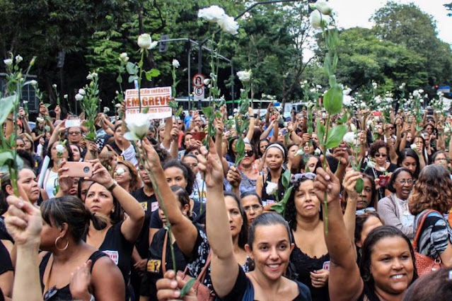 DIA DA PROFESSORA, NO FEMININO
