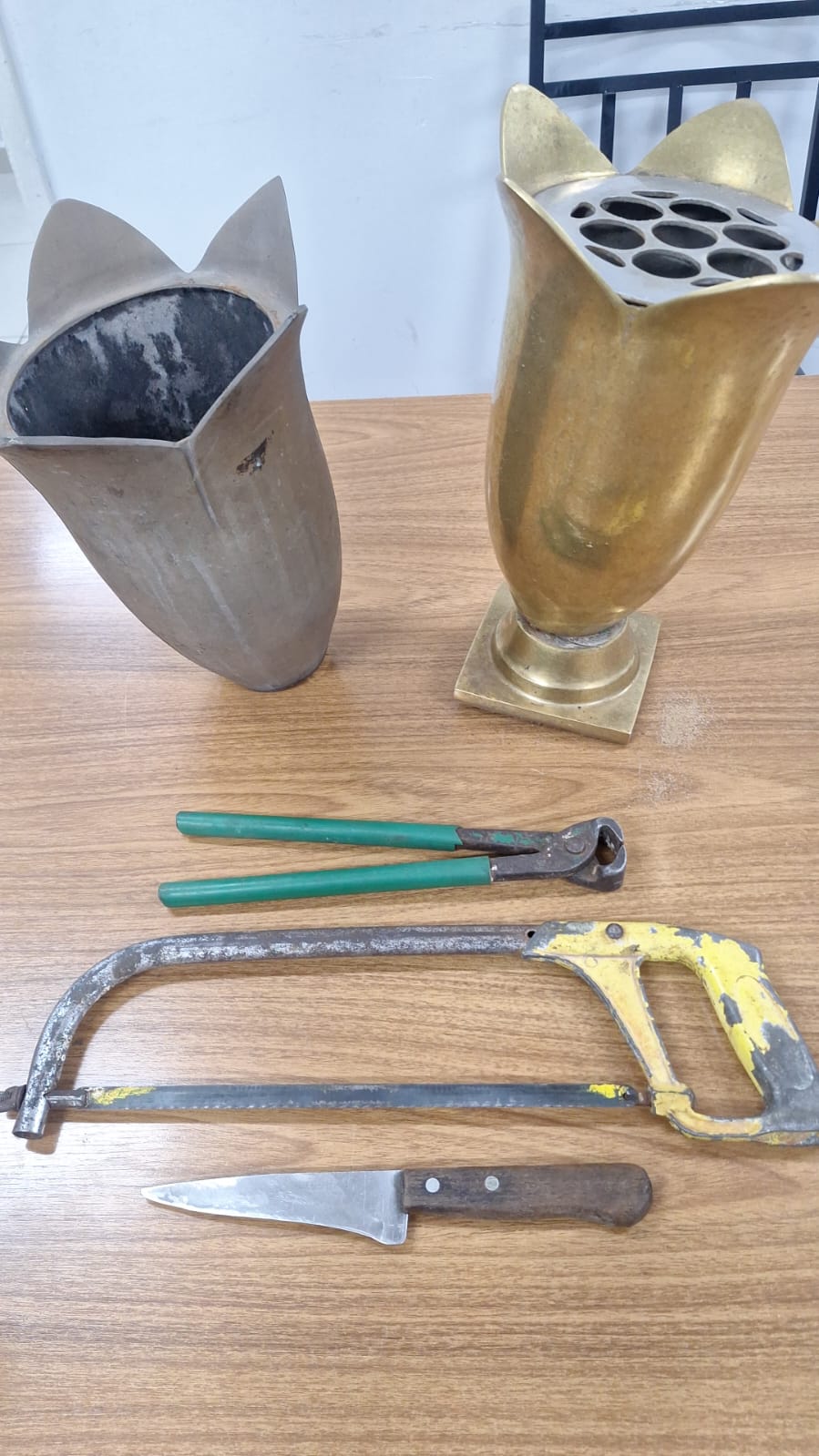 Ladrão furta vasos de bronze de cemitério e é preso pela PM, em Araçatuba