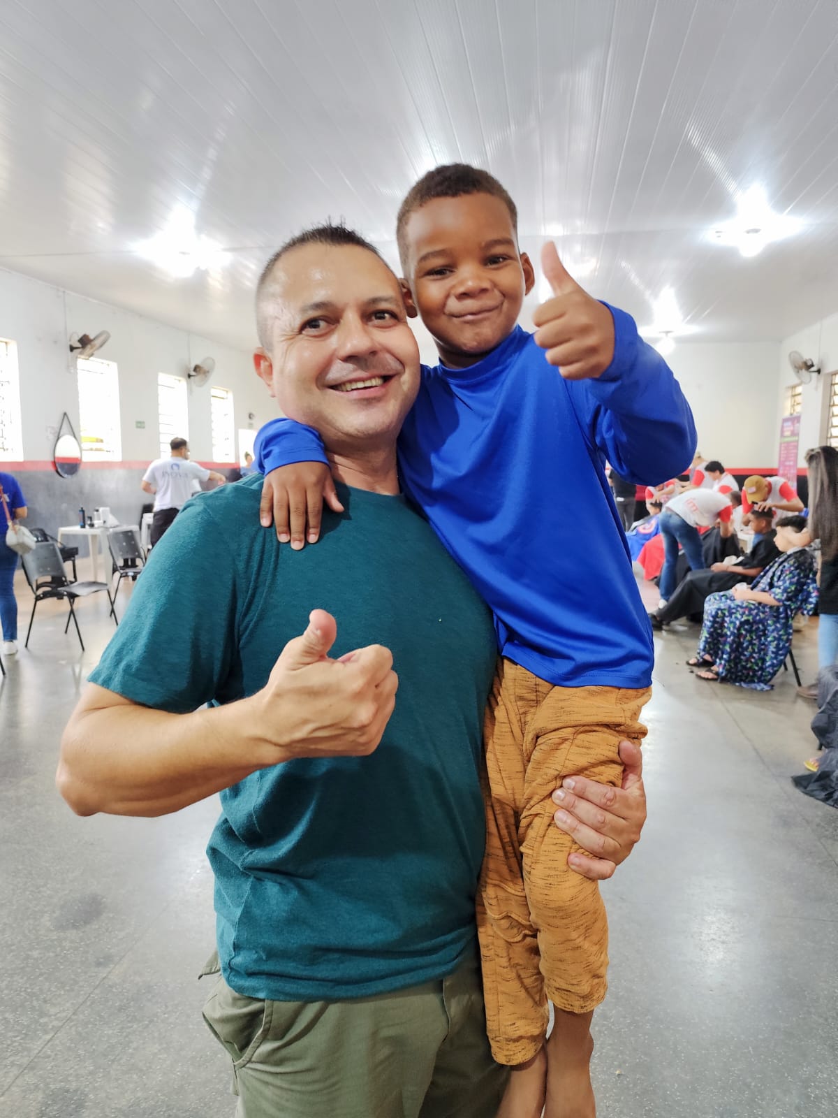 Ação Solidária atrai centenas de pessoas em Santo Antônio do Aracanguá.