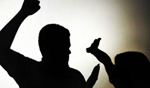 Homem é preso após agredir a esposa.