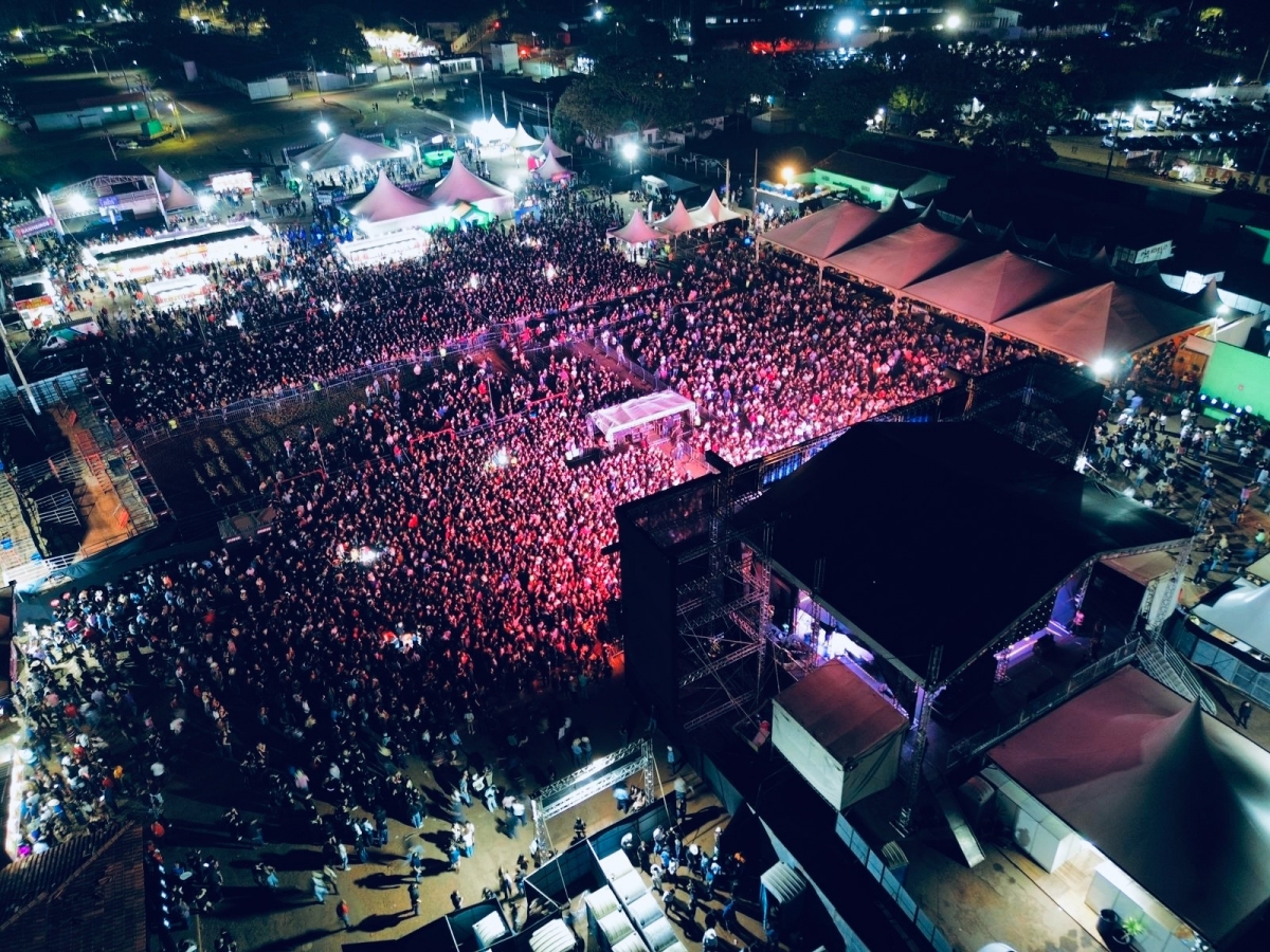 *Expô Araçatuba 2025 encerra com emoção nas montarias e shows.*