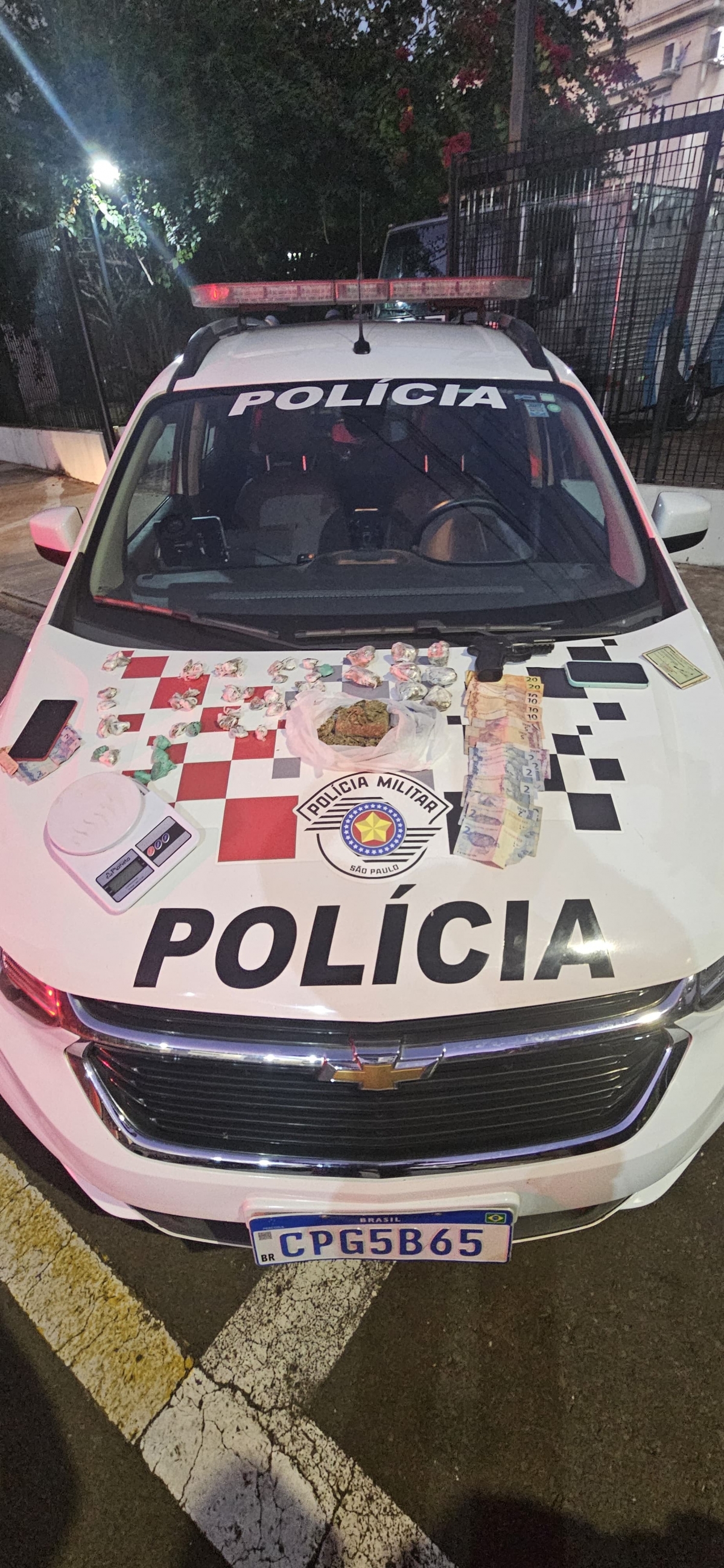 Polícia Militar apreende menores após roubo em comércio