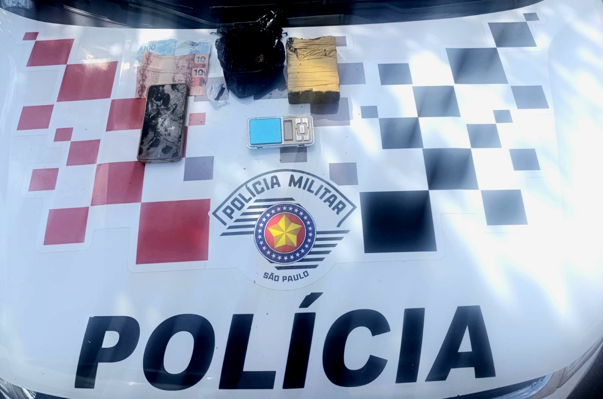 Polícia militar apreende 500g de maconha em residência em Guzolândia e delegada libera acusado